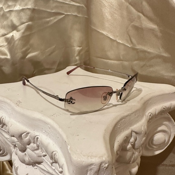 Chanel 4002 Rimless CC Vintage Y2K Sunglasses in Pink Hue - Picture 5 of 16